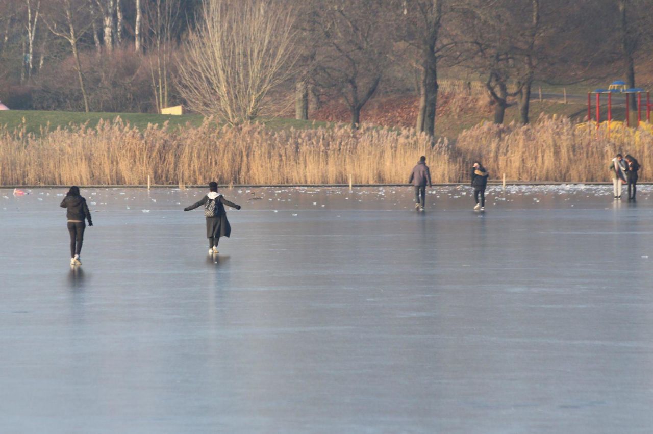 Le Parisien du 27 janvier 2017 - Jeu dangereux : ils prennent le lac pour une patinoire